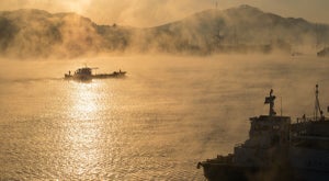 【宮城県気仙沼市】港町に冬を告げる幻想的な現象「気嵐」、注目のふるさと納税返礼品とは? 