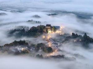 【世界遺産】雲海の中の金峯山寺をとらえた荘厳な1枚が話題に!!「息を呑むほど神秘的」「オーラがすごい」「天上の眺め」と感動の声