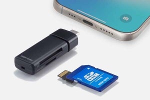 iPhoneでmicroSD/SDカードが使える！　USBメモリー型のカードリーダー