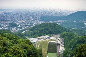 夜の札幌に「ドン、ドン」という音が響く→「花火です」からの「我が家も音だけ鳴り響いた」「息子がメールで、爆発音が聞こえると報告」「一度は行きたいが寒さが……」と音だけでも界隈が大興奮