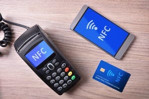 キャッシュレス決済入門 第2回 「カード」か「スマホ」か、メリットとデメリットを知る