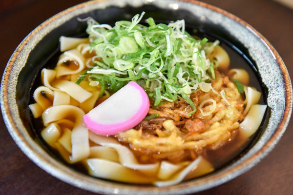 いつも側には駅ナカグルメ 第23回 名鉄金山駅「かどや」立ち食いそば店で昼飲みが楽しめる