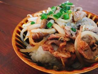 アラサーからのダイエット飯 第10回 肉でやせる「攻めのダイエット」を目指せ! カルニチン豊富なジンギス丼