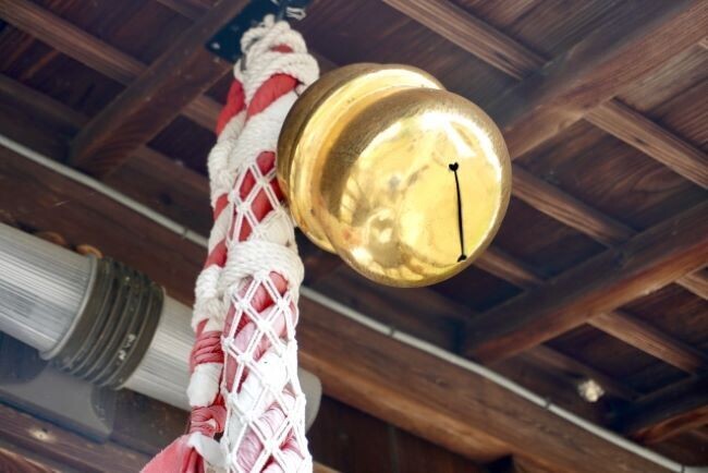 これな～んだ? わかればあなたも雑学王 第189回 【難易度5】神社で参拝の際に鳴らす"鈴"の名前、知ってる? - 激ムズクイズ