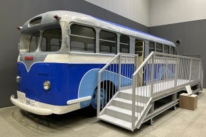 クルマのクイズ 第40回 乗用車の前はいろいろ作っていた? バス「ふじ号」を手掛けた国産車メーカーとは