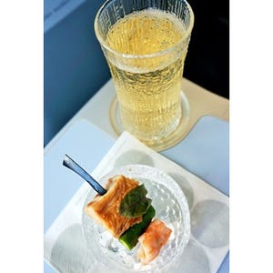 機内食図鑑 第12回 オシャレすぎるぞフィンエアー! 北欧に囲まれた空間でA350記念のドリンクも