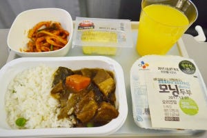 機内食図鑑 第19回 コチュジャンはマスト! 大韓航空747の翼にのって気軽な韓国グルメを