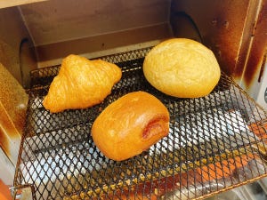 【特集】ファミレスモーニング食べ比べ 第2回 ココスのモーニングバイキングを徹底解説! 洋食派も和食派も楽しめる朝食メニューとは? - 店で焼き上げるパンや自分で作るワッフルも