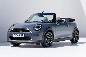 MINI、電動ソフトトップ装備のオープンモデル新型「MINI COOPER CONVERTIBLE」