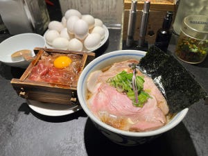 都内ラーメン巡り 第36回 思わず三度見! このご時世に、“卵食べ放題” ― インパクトのありすぎる新宿の「ダメな隣人」