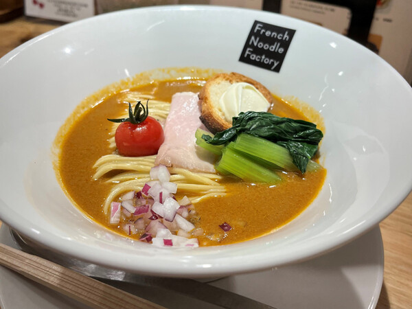 都内ラーメン巡り 第41回 ラーメン屋? “フレンチ”と“ラーメン”の融合 － 後楽園にある「French Noodle Factory」でオマール海老を堪能