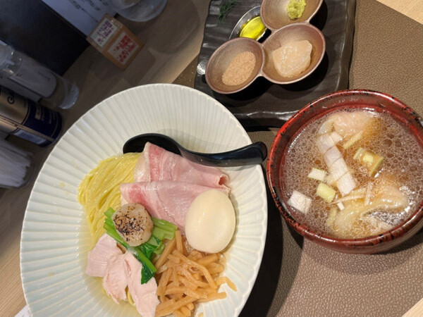 都内ラーメン巡り 第43回 本日は最高の「ほたて日和」－ 秋葉原で、ほたてを余すことなく堪能できる“ほたてつけ麺”が感動レベル