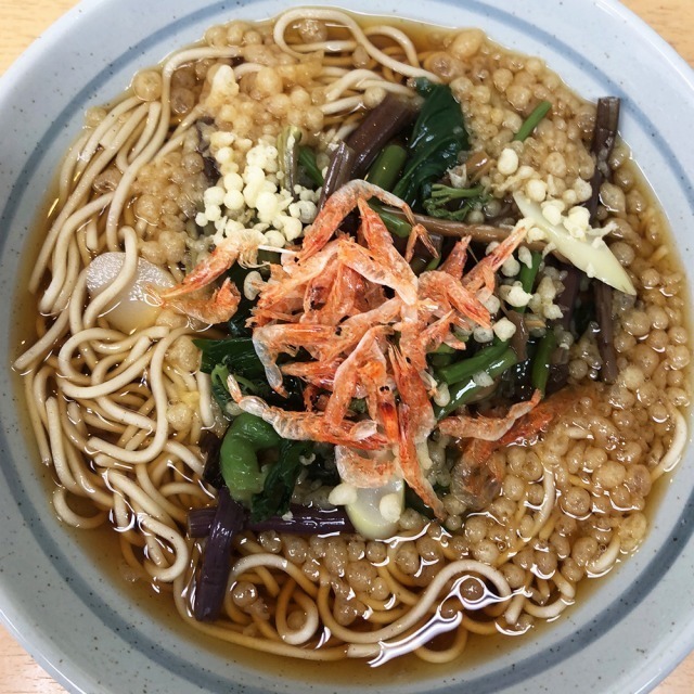 立ち食いそば散歩 第102回 荻窪駅「駅そば爽亭」、「桜えび山菜そば」で春を感じる