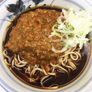 立ち食いそば散歩 第57回 そば屋のカレーは安ウマ! 笹塚「柳屋そば店」で優しい"キーマカレーそば"を