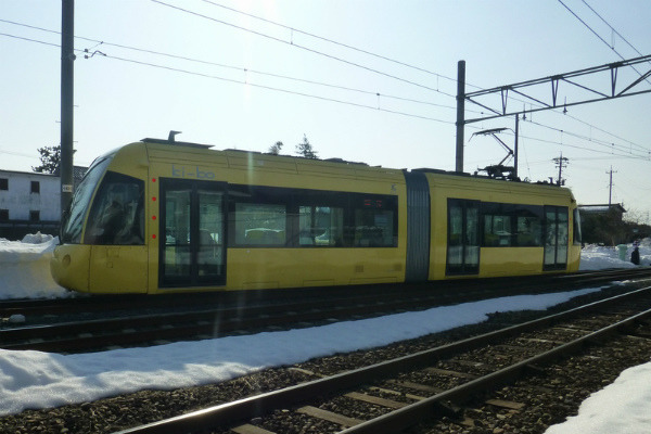 鉄道トリビア 第445回 路面電車と路線バス、道路上では路面電車のほうが遅い