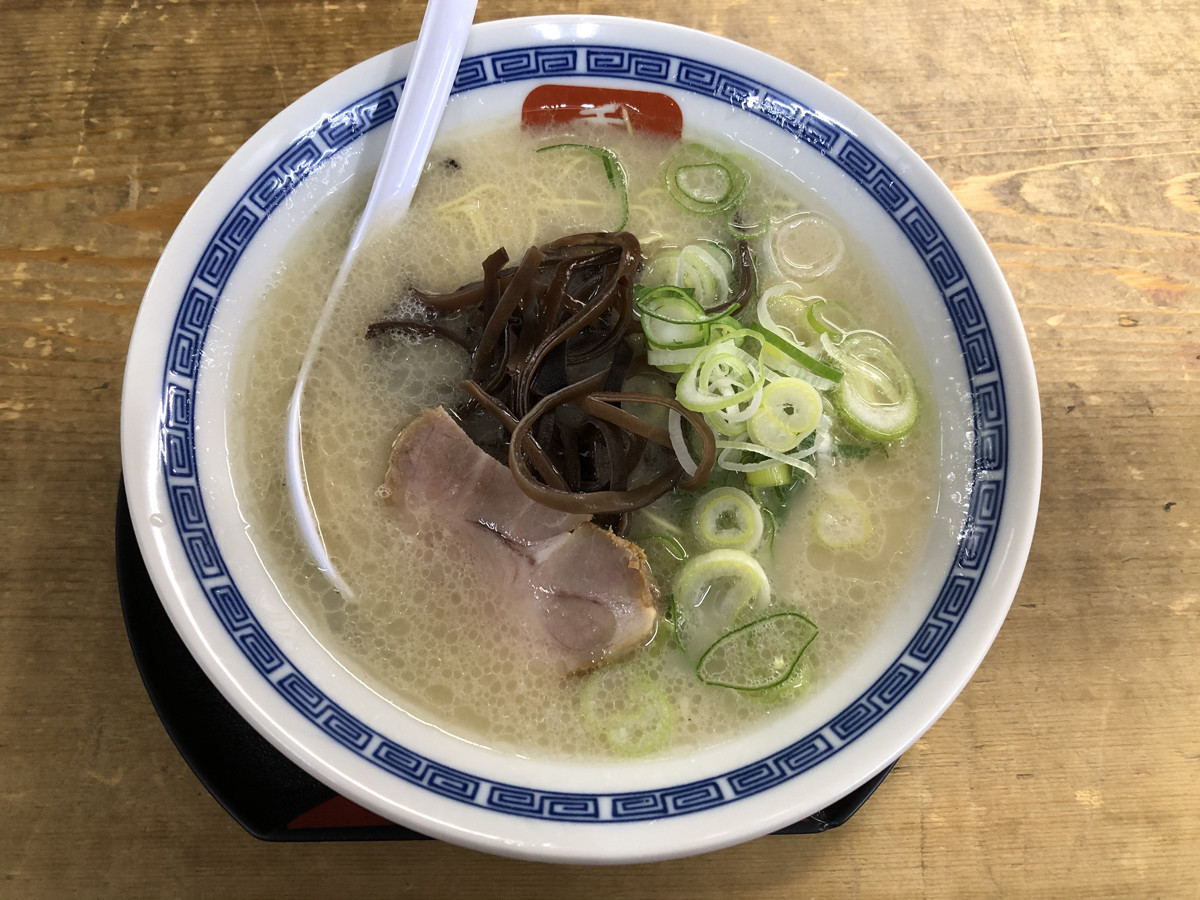 井手隊長の700円以下で旨いラーメンが食べたい!! 第13回 新橋のど真ん中で本場感あふれる豚骨ラーメンが650円! 「長浜らーめん 呑龍」!