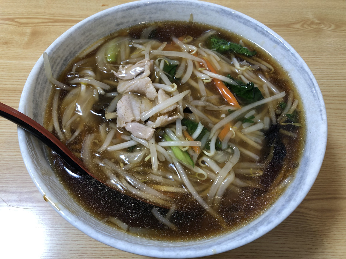 井手隊長の700円以下で旨いラーメンが食べたい!! 第29回 都電・滝野川一丁目駅近くの雰囲気満点の町中華! 具沢山のもやしそばが絶品