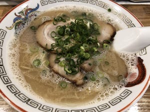 井手隊長の700円以下で旨いラーメンが食べたい!! 第9回 本場っぽい博多豚骨ラーメンが690円で楽しめる 高田馬場「でぶちゃん」!