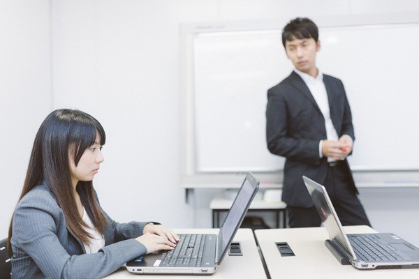 意識が高くない系の若手の育て方 第16回 新人に必要な「教える」「分からせる」の3ステップ