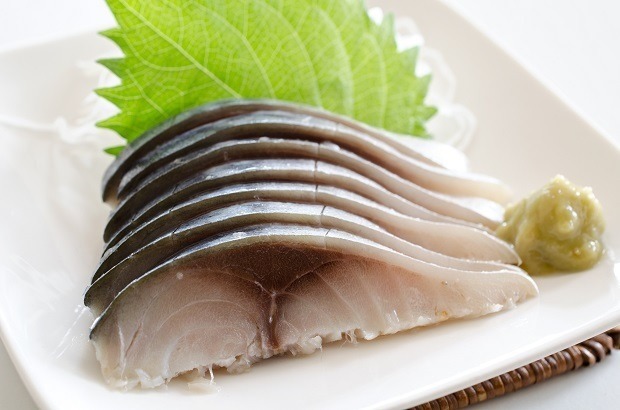 デキる男の仕事飯 第20回 つらい鼻水、鼻づまり……花粉症対策には「青魚」を食べよう