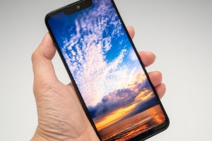 大画面＆高性能なのに極薄軽量な「AQUOS zero SH-M10」 - 人気の最新鋭スマホもIIJmioならおトク！