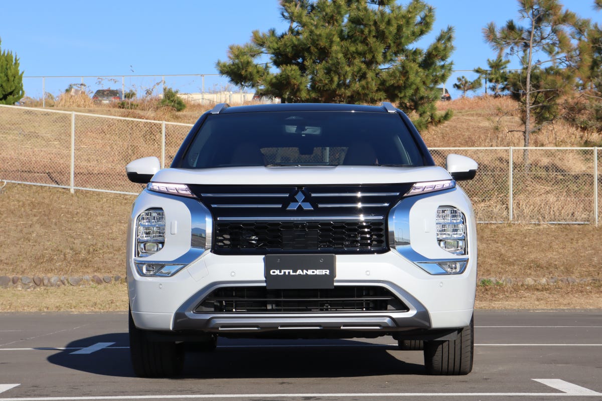 三菱自動車「アウトランダーPHEV」(大幅改良モデル)