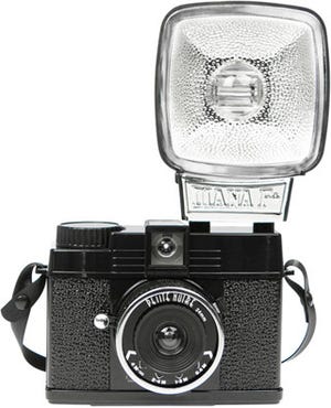 ロモジャパン、人気のDiana Mini & Flashに新色"Petit Noire"を追加