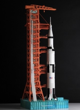 3D出力サービスのインターカルチャー、全長90cm「APOLLO 11号発射台」発売