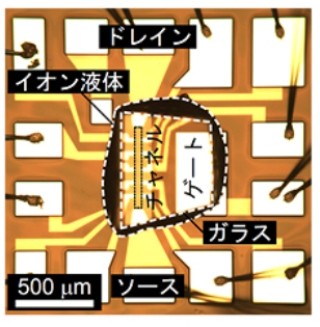 理研と東大、室温において1Vの電圧で絶縁体と金属のスイッチを実現