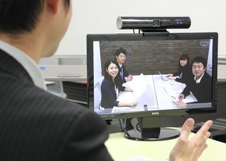 Skypeで導入・運用コストを削減 - テレビ会議システム「telyHD」