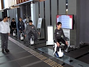 新たな乗り心地を体感-未来館がUNI-CUBを使った友の会会員向けツアーを実施