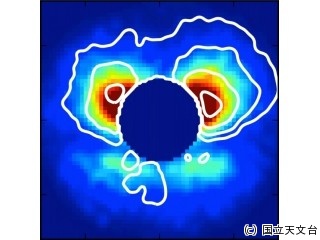 すばる望遠鏡、原始惑星系円盤の上に塵が覆い被さっているのを観測