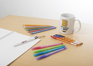 フランス文具「BIC」から、カラフルな2つのステーショナリーセットが登場