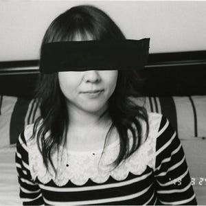 東京都・青山で"アラーキー"の「人妻」個展 - モノクロ写真約700点を展示