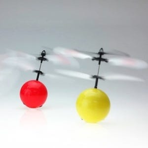 難しい操作は一切不要!デザインもカスタム可能なおもちゃ「Flying Ball」