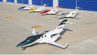 ホンダ、新色塗装を施した「HondaJet」の量産1号機を公開