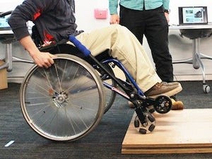 芝浦工業大学、川口市の企業とともに段差・脱輪に強い6輪の車いすを開発