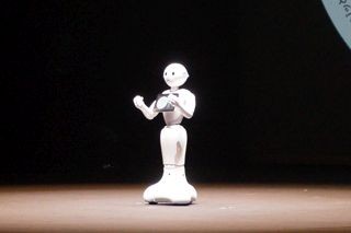 Pepper、6月20日から発売 - 法人向けは秋、"アルバイト派遣"による貸出も