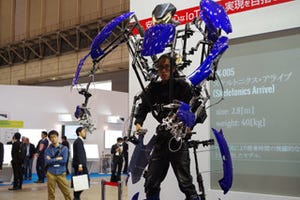 CEATEC、重量級パワードスーツ開発に懸ける若手エンジニア