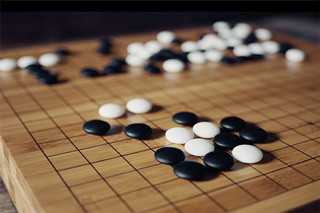 AIが初めて囲碁のプロ棋士に勝利、機械学習で進化したGoogleの「AlphaGo」