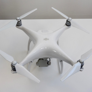 DJI、「Phantom 4」を発表 - 自動飛行機能が大幅強化