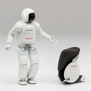 ホンダのASIMO、成田国際航空で訪日外国人をおもてなし