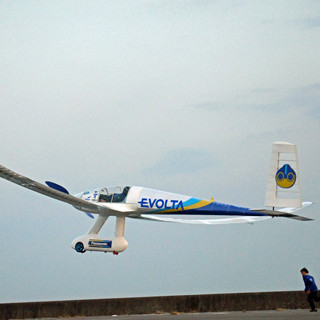 エボルタチャレンジ2016 - 乾電池飛行機はいかに空を舞い、再び舞うか