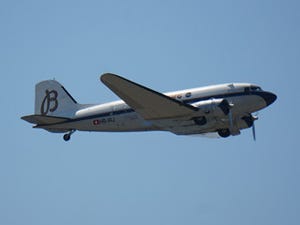 極上の乗り心地 - 伝説の旅客機「DC-3」で神戸の空を飛んでみた