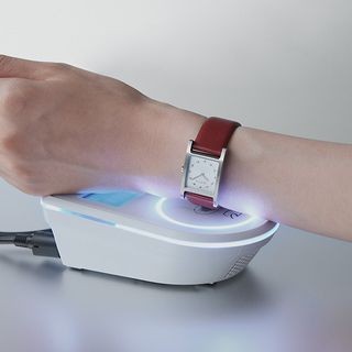 ソニー、手持ちの腕時計で電子マネーの利用を可能にするバンド