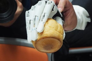 ヒトの手を参考にした「からくり」から生まれたロボットハンド - NEDO