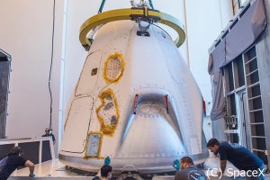 スペースXの「ドラゴン」宇宙船、近づく打ち上げと立ち込める暗雲