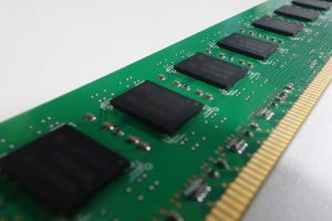 Micron、1Z nmプロセスを採用したDDR5 RDIMMのサンプル出荷を開始