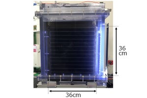豊田中研、実用サイズの人工光合成セルで変換効率7.2％を達成