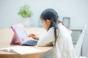 小学生の家庭学習、タブレットが紙教材を上回る 「子供のやる気がでやすい」